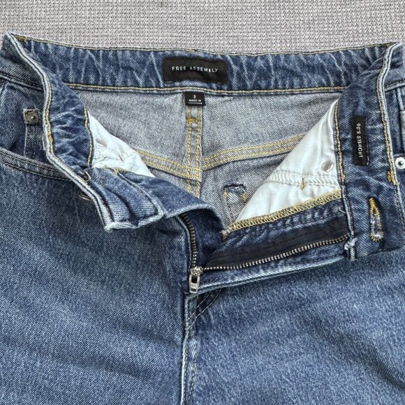 Free Assembly Womens Size 2 Blue Denim 90s Straight Jeans Mid Rise 5 Pockets - Picture 5 of 14